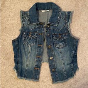 Sleeveless jean jacket